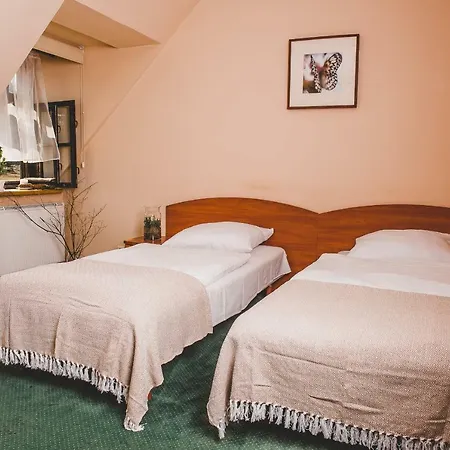 Dworek アパートホテル