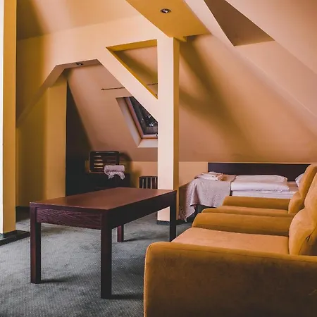 Dworek Aparthotel 3*